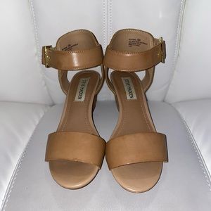 Tan Steve Madden Short Wedges, Size 5